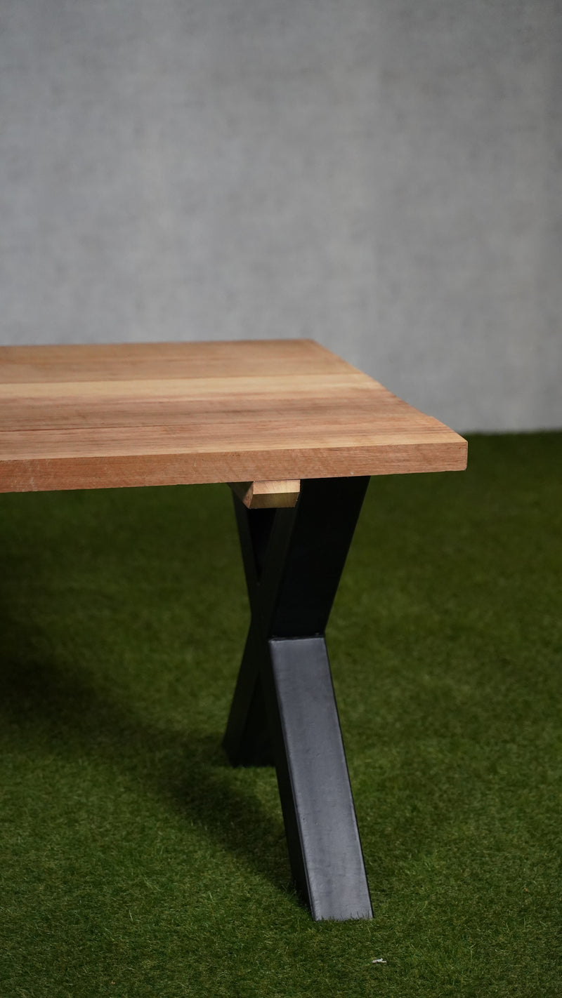 Tuintafel Iroko | Iroko hardhout | X-poot | Meerdere maten