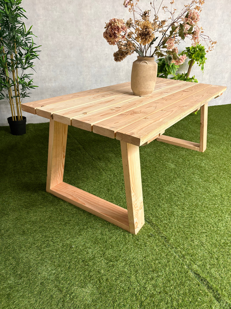 Table de jardin Timbrela | Douglas | Plusieurs tailles