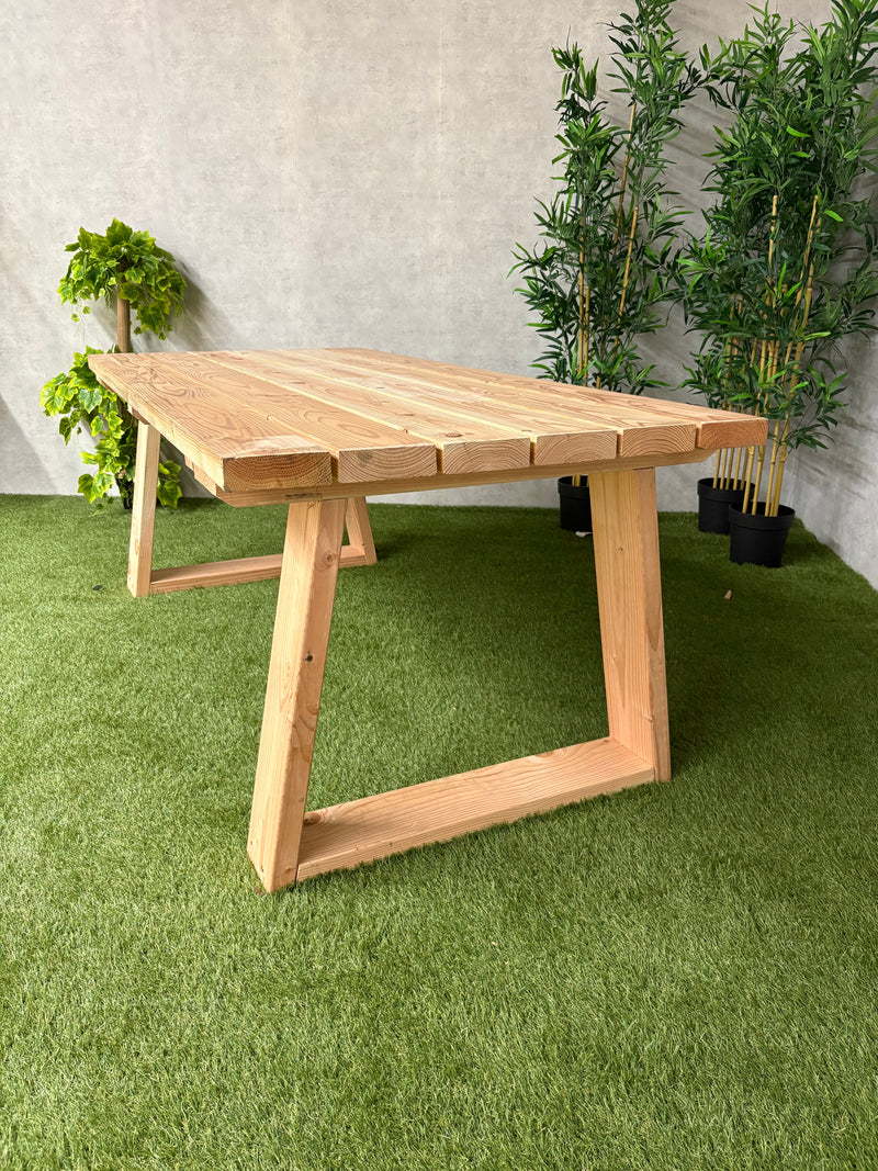 Table de jardin Timbrela | Douglas | Plusieurs tailles
